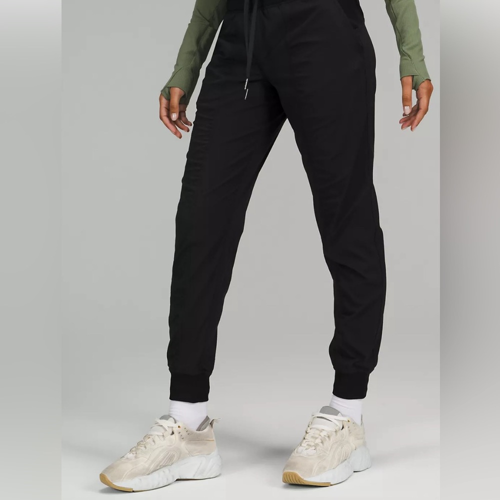 Dance Studio Mid-Rise Jogger
Full Length. Size 2